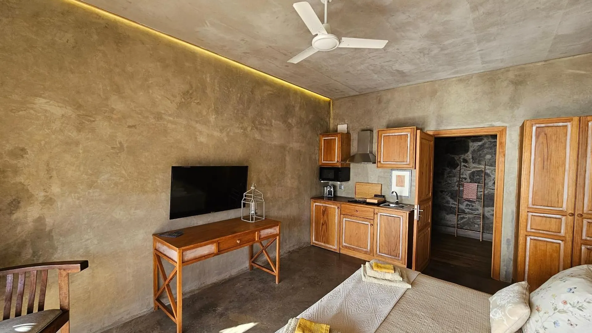 Homestay Les Terrasses Suites Calheta  Portugal