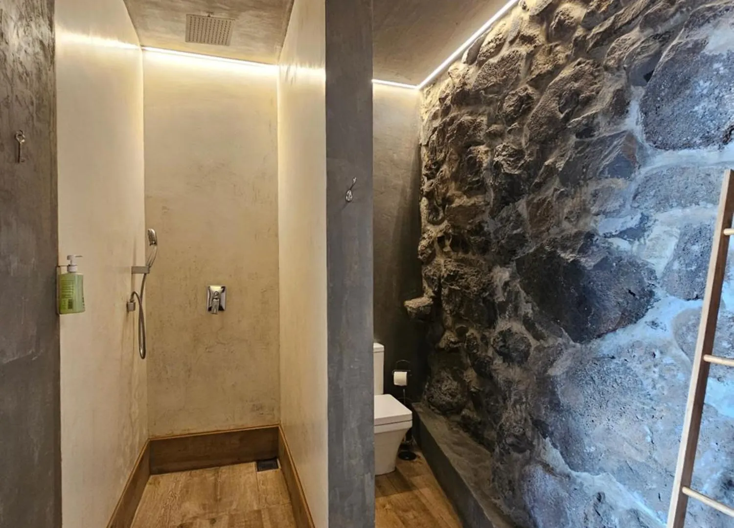 Les Terrasses Suites Calheta  Privatunterkunft